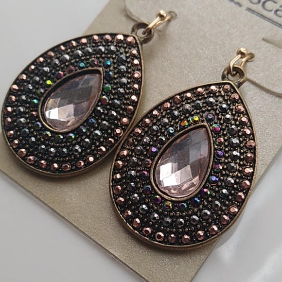 🌹4/ $25 Francesca's earrings - Picture 2 of 3